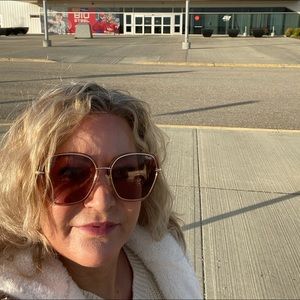 Meet your Posher, Corrie